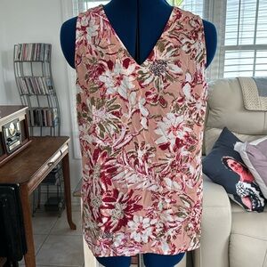 5/$20 Violet + Claire vneck sleeveless top, size S peach and red floral